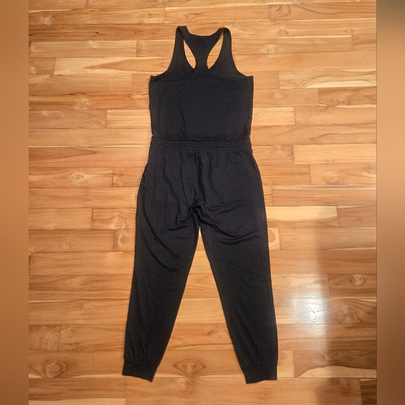 NWOT Vuori Women's Jumpsuit - Picture 6 of 6